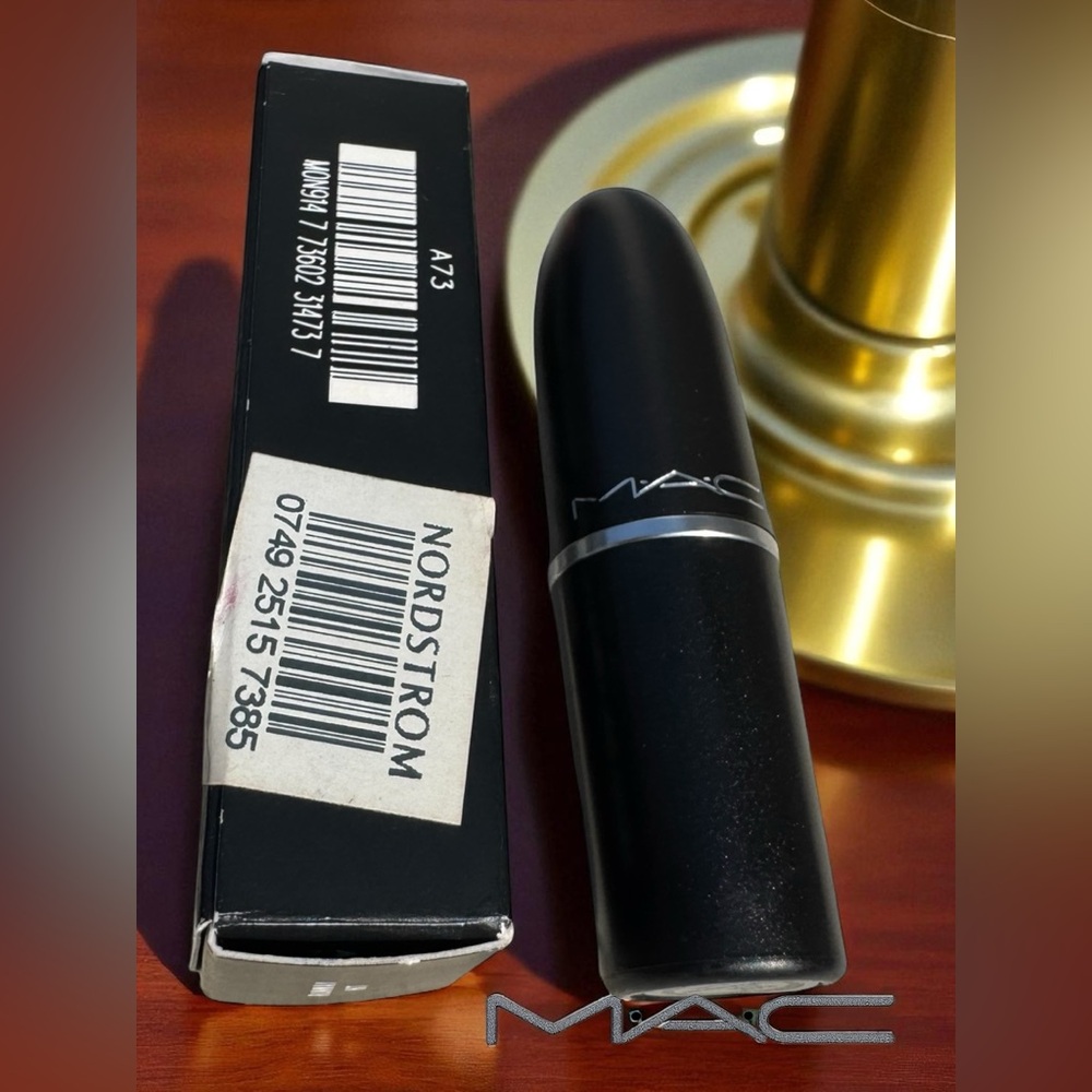 MAC RUNWAY HIT Retro Matte Lipstick. NEW IN BOX. - Picture 11 of 15